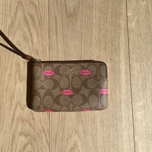 Coach clutch with lip pattern